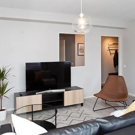 Center Located, Two-room Flat With Patio And Wifi *